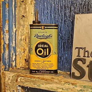 Vintage oil can